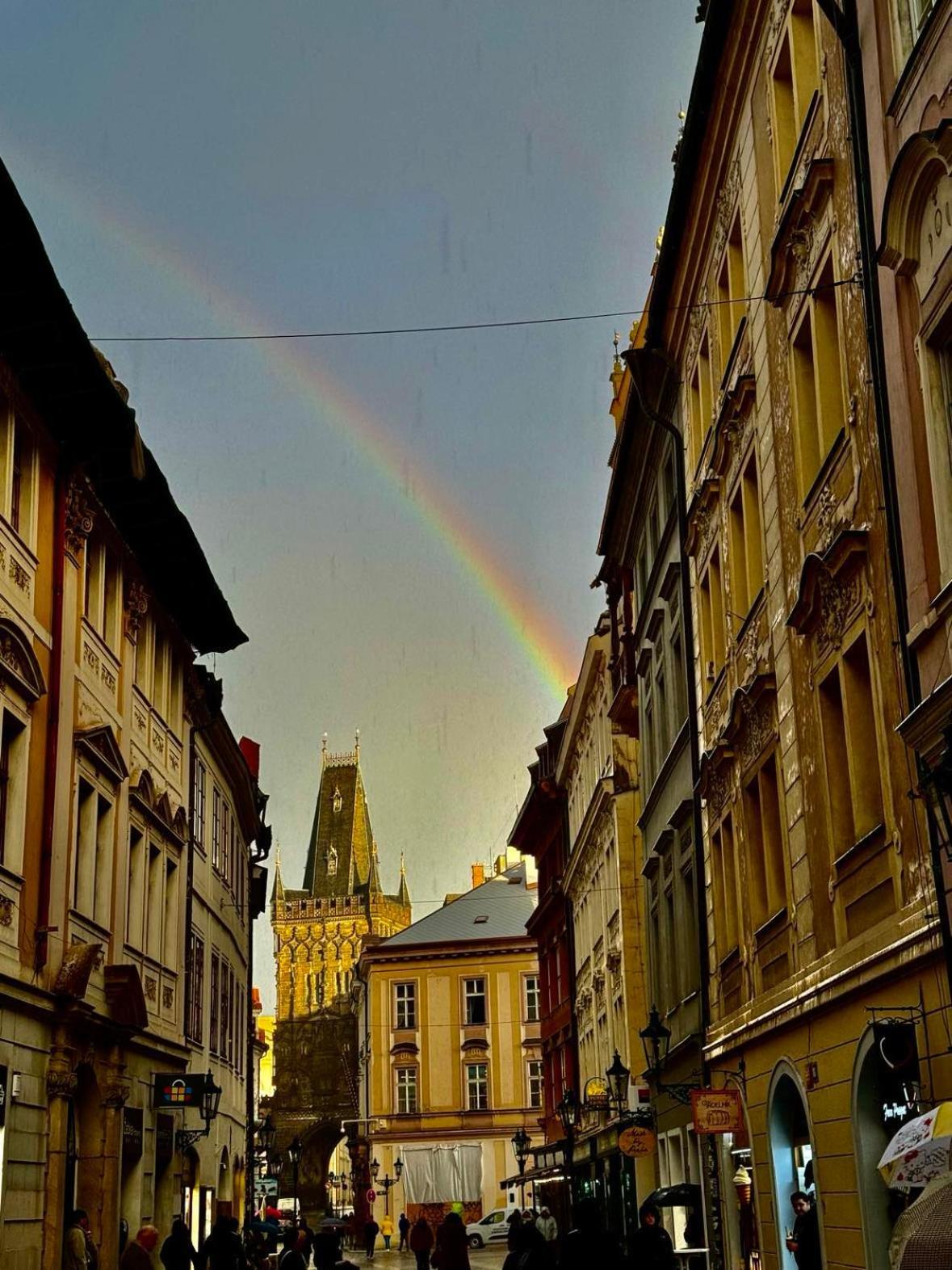 River View Apartment Manes Praag Buitenkant foto